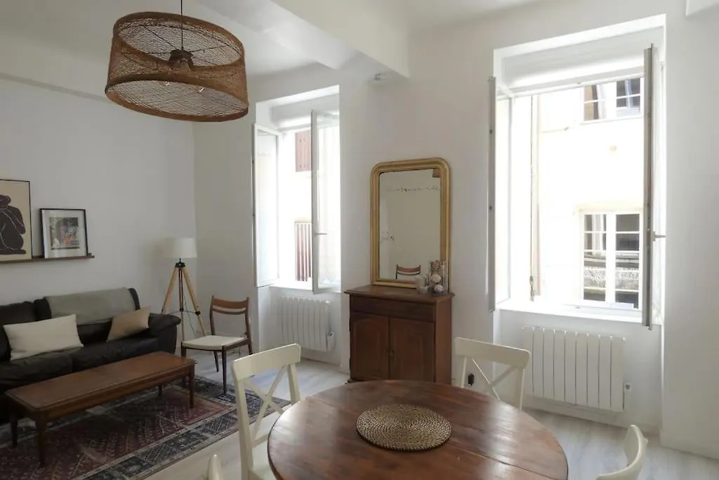 Elegant Apartment In Historic Center Of Tournon