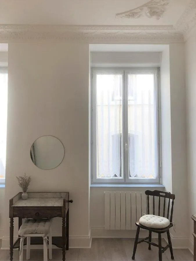 Elegant Apartment In Historic Center Of Tournon France