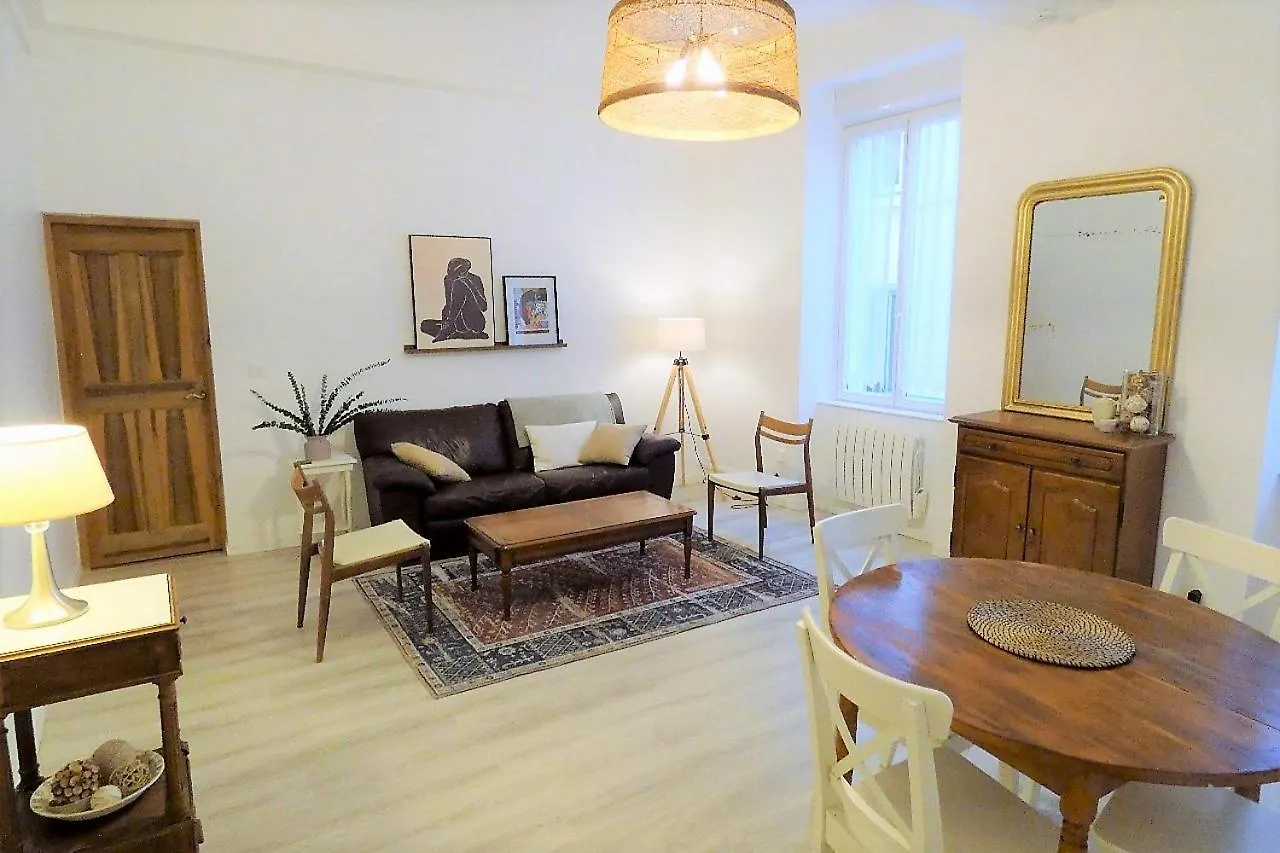Elegant Apartment In Historic Center Of Tournon