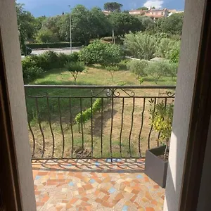 Indépendant Dans Villa, Entre Et Straphaël , Fréjus France