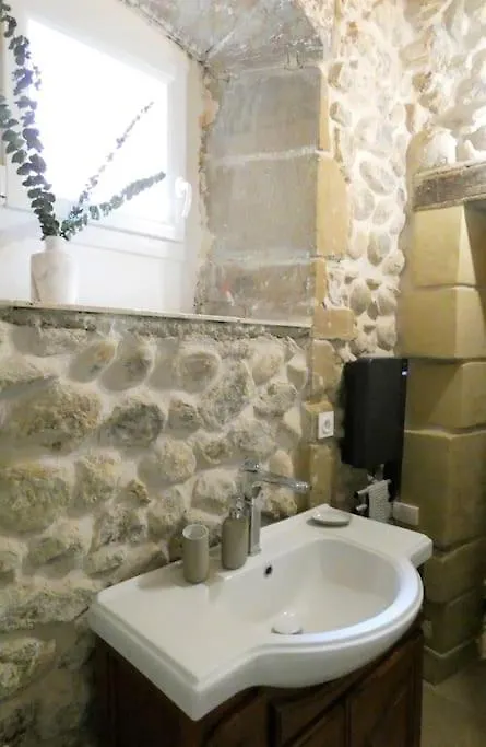 Elegant Apartment In Historic Center Of Tournon Francie